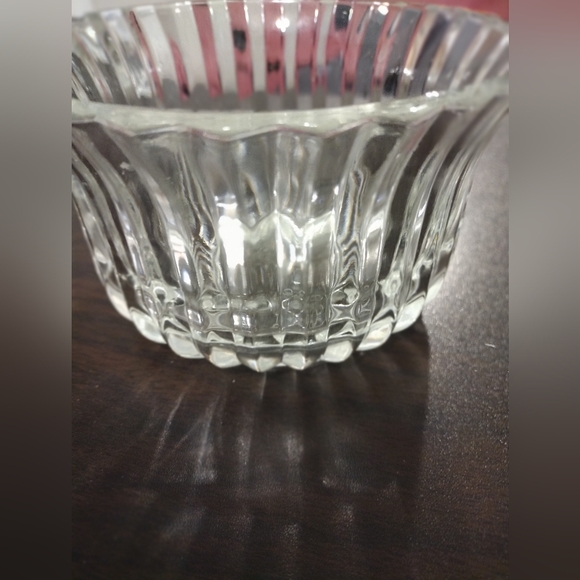 Vintage 1985 FTDA glass candy bowl with ridged design and flared top - Picture 2 of 3